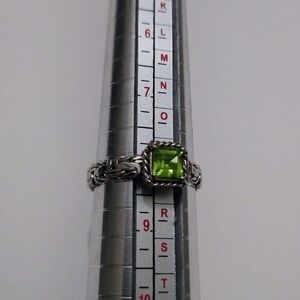 Elegant Sz. 8 Sterling Silver Ring with Genuine Paradot Gemstone